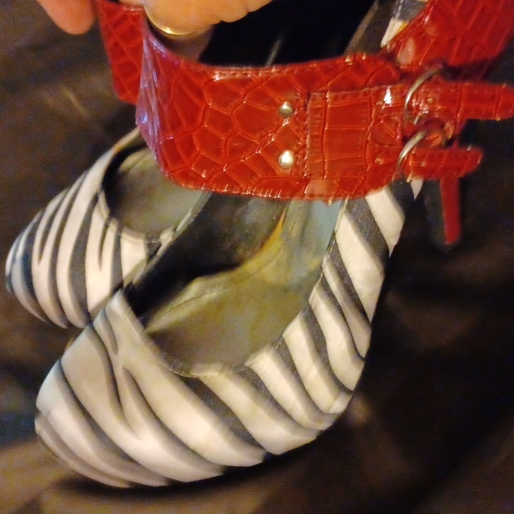 Heels - Picture 3 of 4